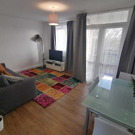 White City Apartment, Your London Stay ภายนอก รูปภาพ