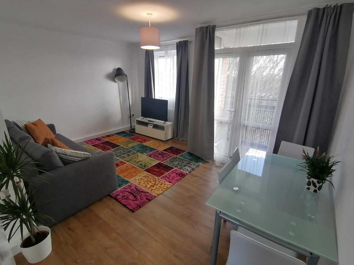 White City Apartment, Your London Stay ภายนอก รูปภาพ