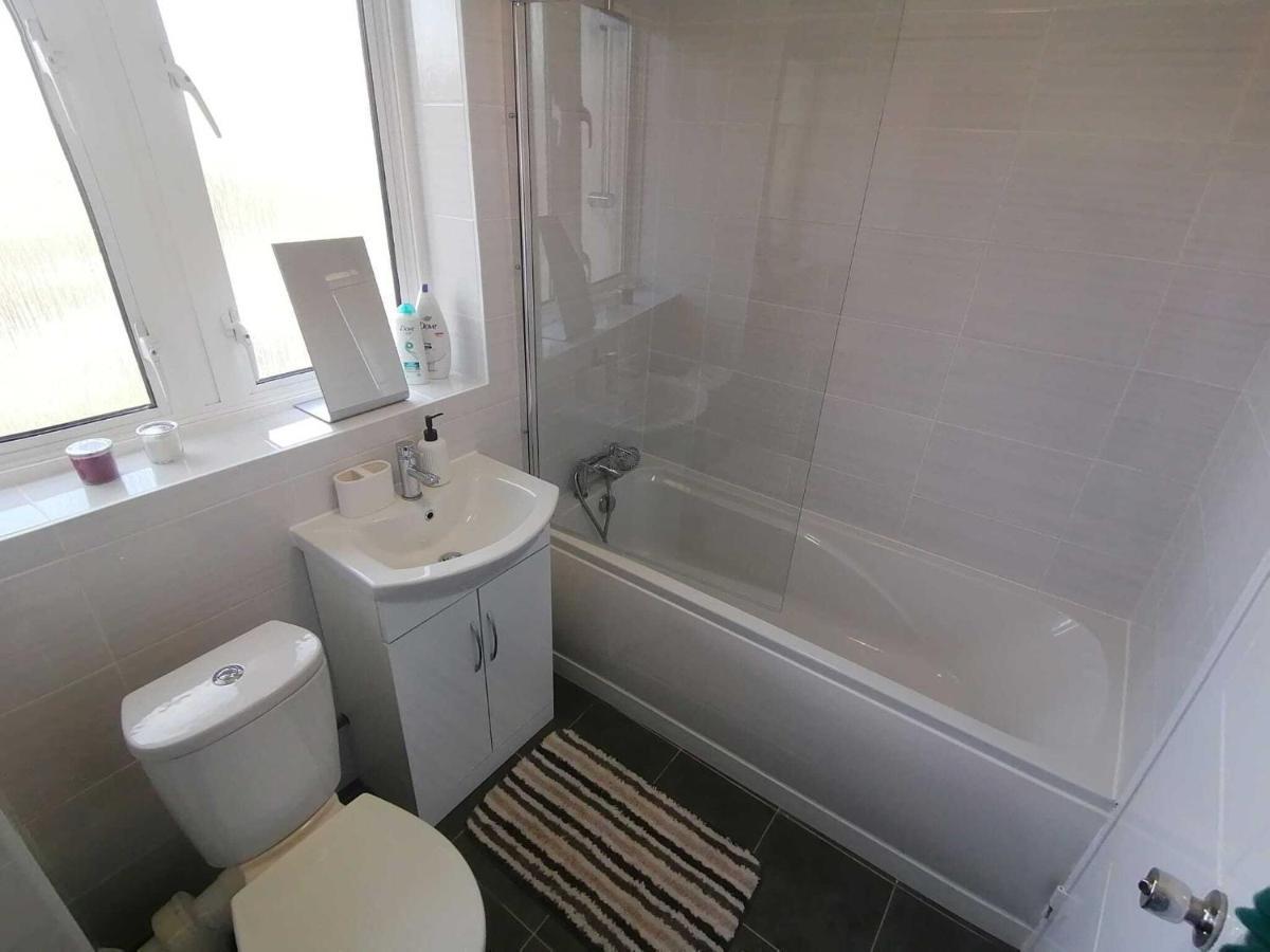 White City Apartment, Your London Stay ภายนอก รูปภาพ