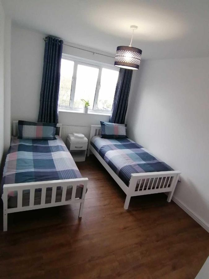 White City Apartment, Your London Stay ภายนอก รูปภาพ