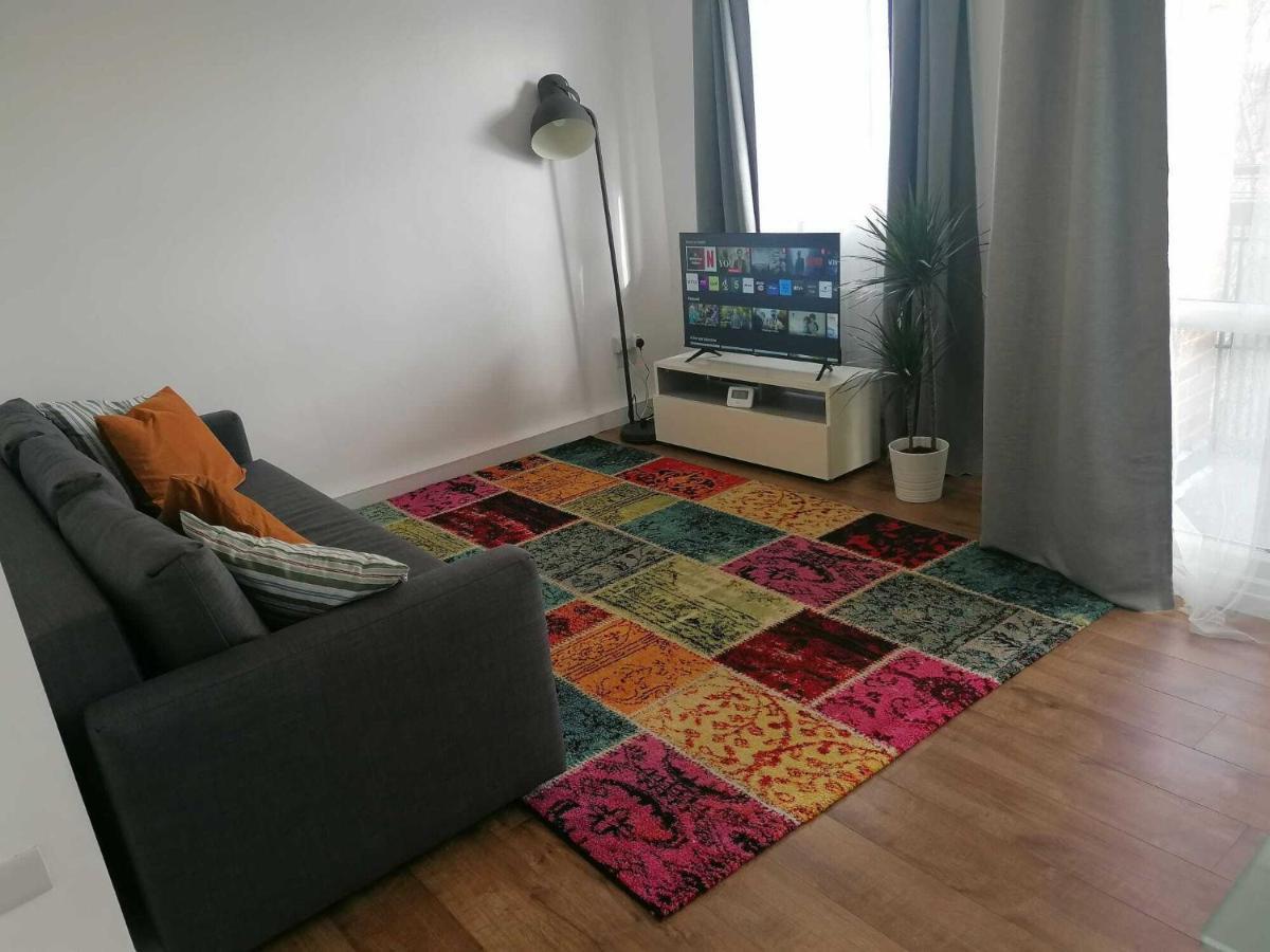White City Apartment, Your London Stay ภายนอก รูปภาพ
