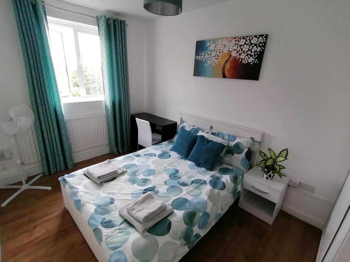 White City Apartment, Your London Stay ภายนอก รูปภาพ