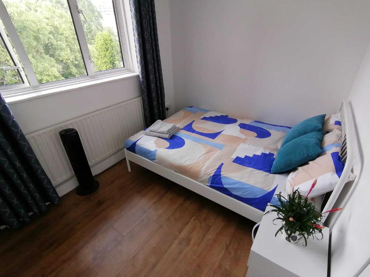 White City Apartment, Your London Stay ภายนอก รูปภาพ