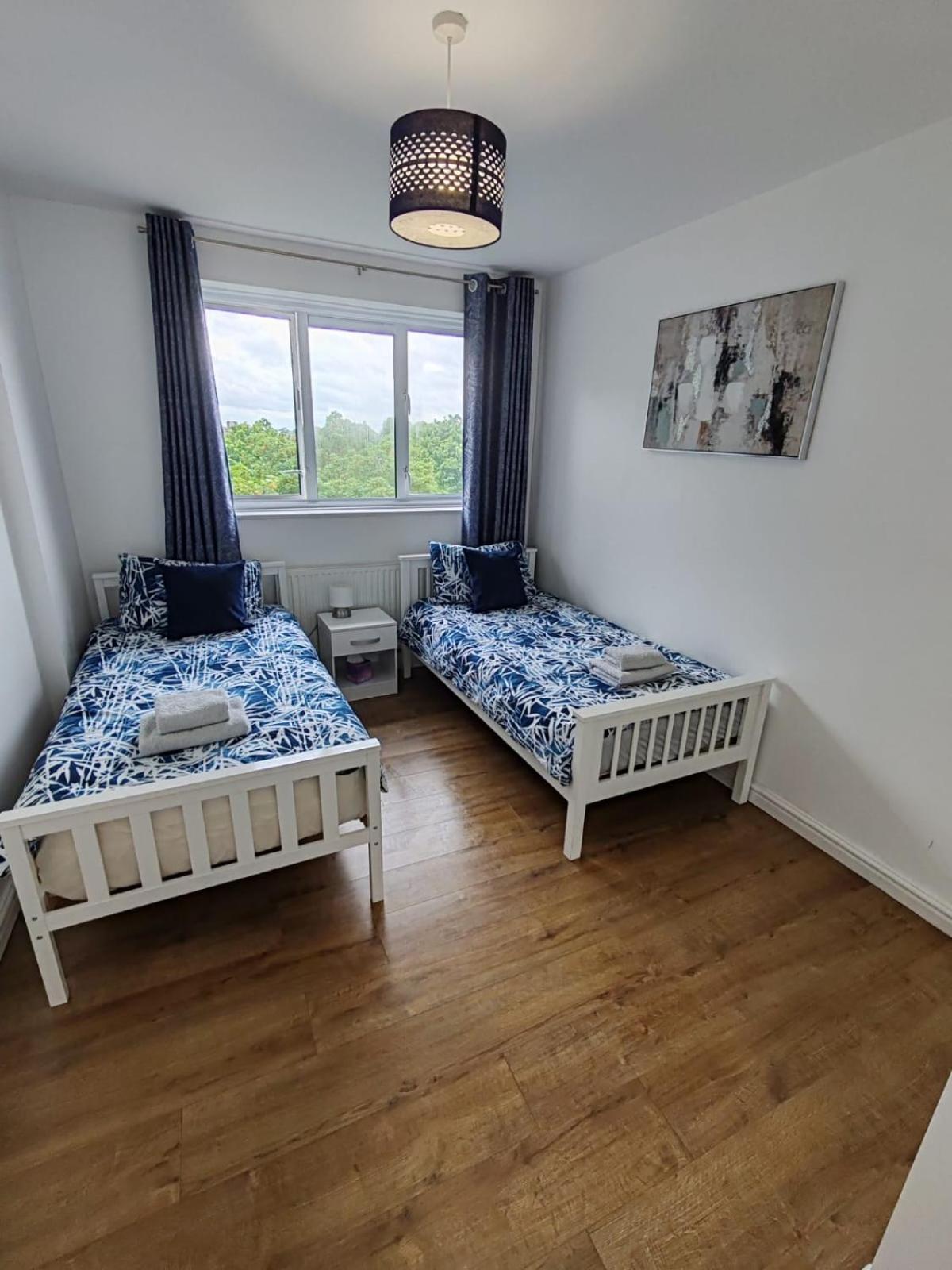 White City Apartment, Your London Stay ภายนอก รูปภาพ